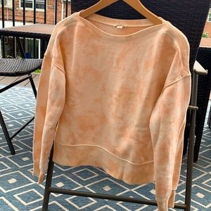 Good threads size M pink and white tie dyed super comfy sweatshirt.